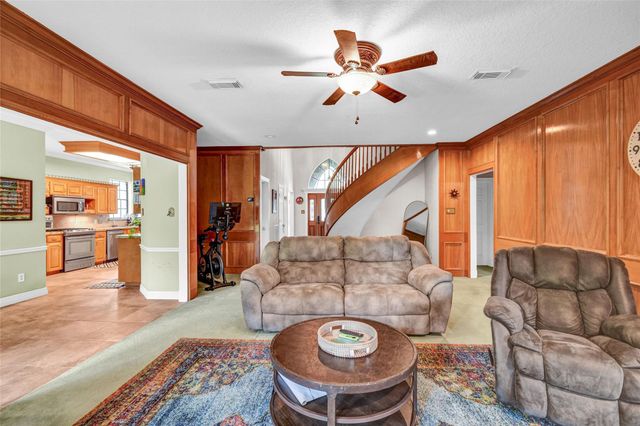212 Live Oak Lane, Lake Jackson, TX 77566