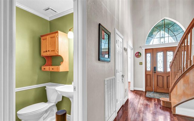 212 Live Oak Lane, Lake Jackson, TX 77566
