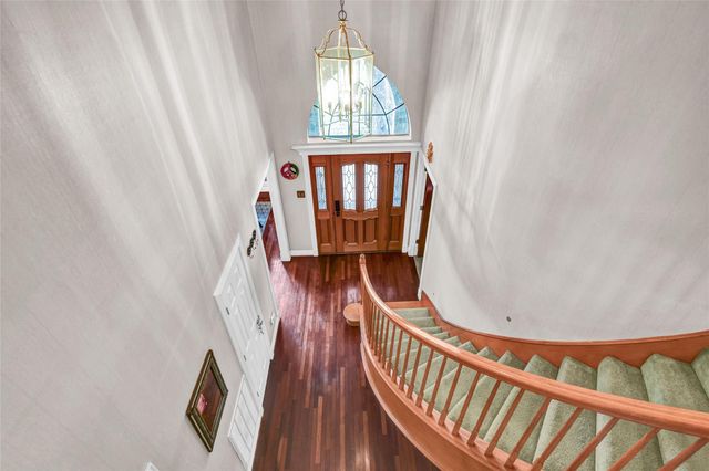 212 Live Oak Lane, Lake Jackson, TX 77566