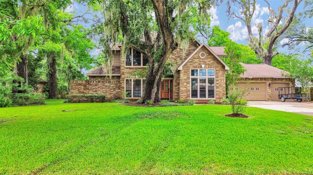 212 Live Oak Lane, Lake Jackson, TX 77566
