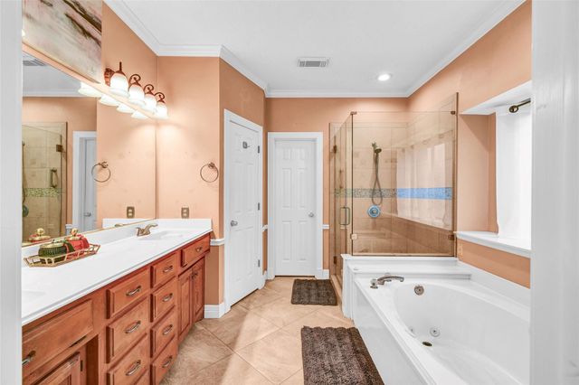 212 Live Oak Lane, Lake Jackson, TX 77566