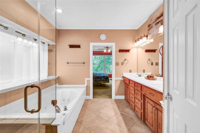 212 Live Oak Lane, Lake Jackson, TX 77566