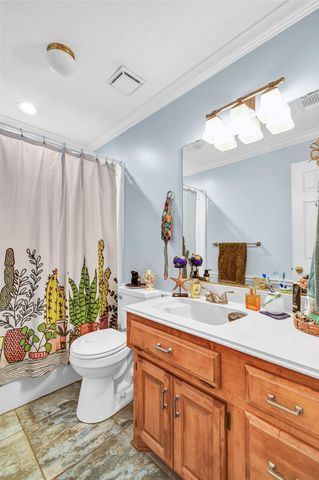 212 Live Oak Lane, Lake Jackson, TX 77566