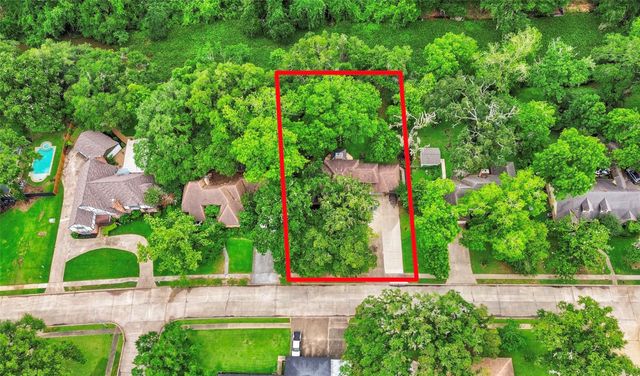 212 Live Oak Lane, Lake Jackson, TX 77566