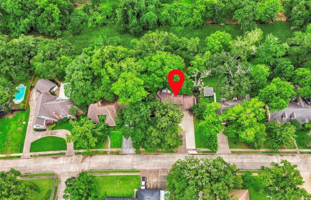 212 Live Oak Lane, Lake Jackson, TX 77566