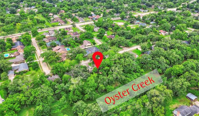 212 Live Oak Lane, Lake Jackson, TX 77566