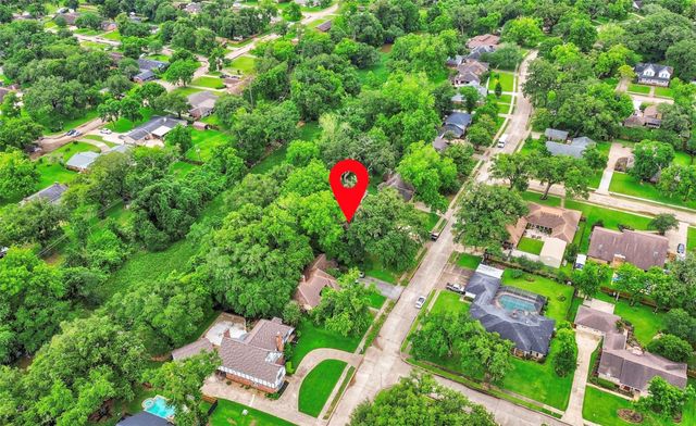 212 Live Oak Lane, Lake Jackson, TX 77566