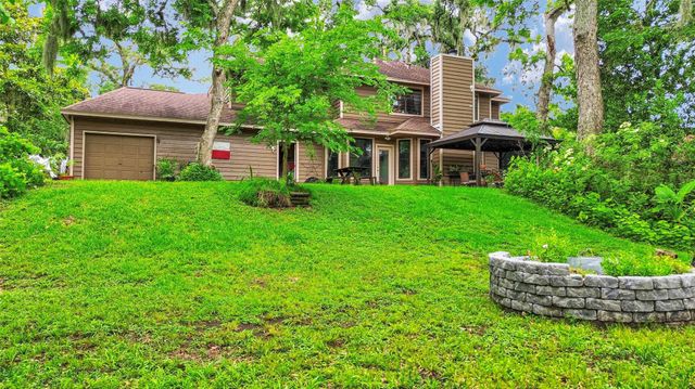 212 Live Oak Lane, Lake Jackson, TX 77566