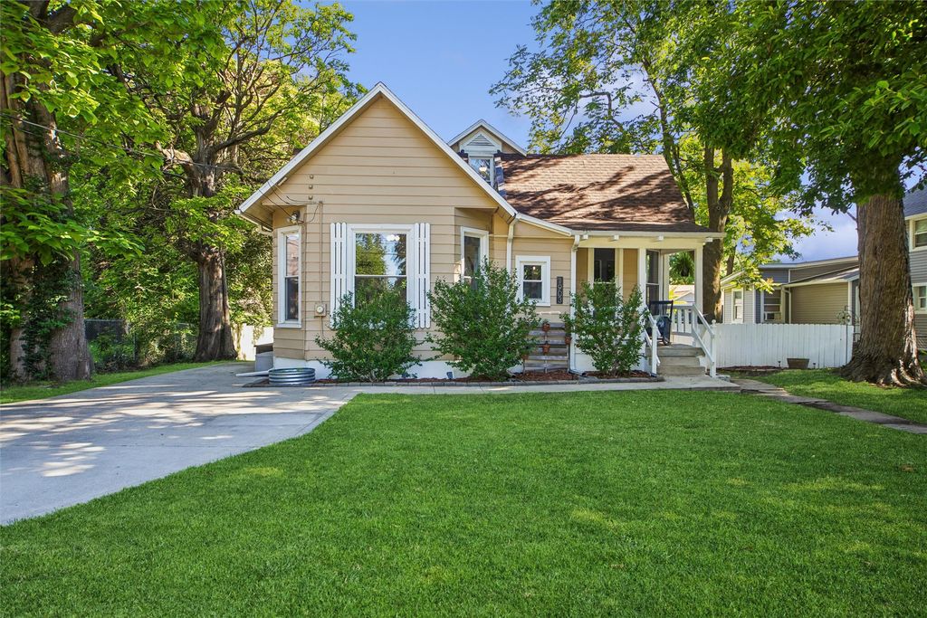 1903 Mondamin Avenue, Des Moines, IA 50314