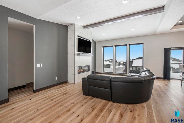 8209 E Ladyslipper Cir Circle, Sioux Falls, SD 57110