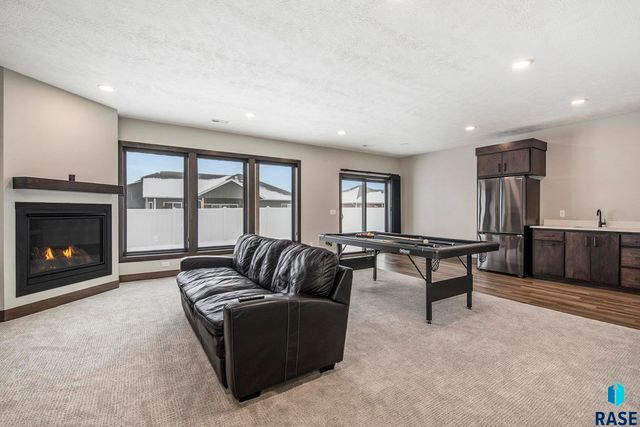 8209 E Ladyslipper Cir Circle, Sioux Falls, SD 57110