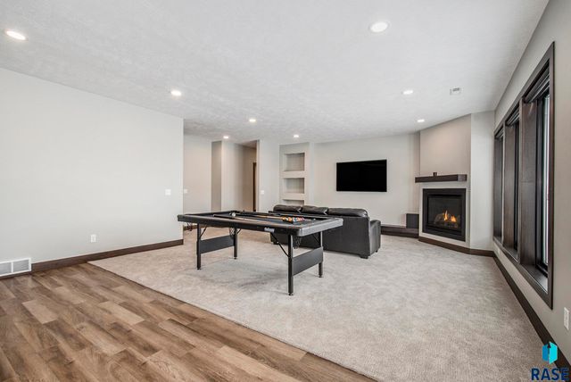 8209 E Ladyslipper Cir Circle, Sioux Falls, SD 57110