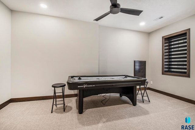 8209 E Ladyslipper Cir Circle, Sioux Falls, SD 57110