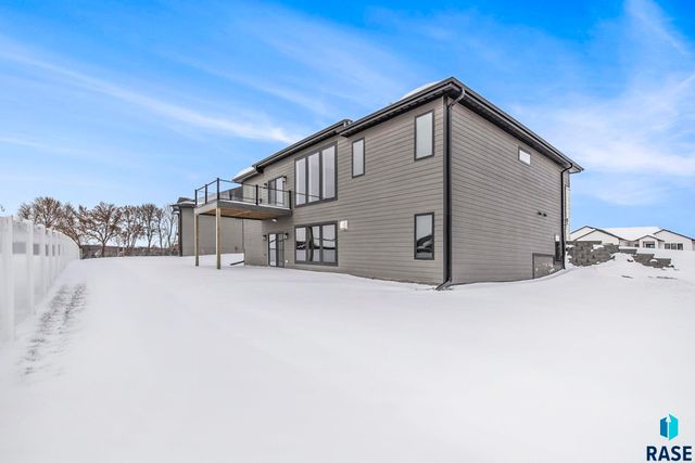 8209 E Ladyslipper Cir Circle, Sioux Falls, SD 57110