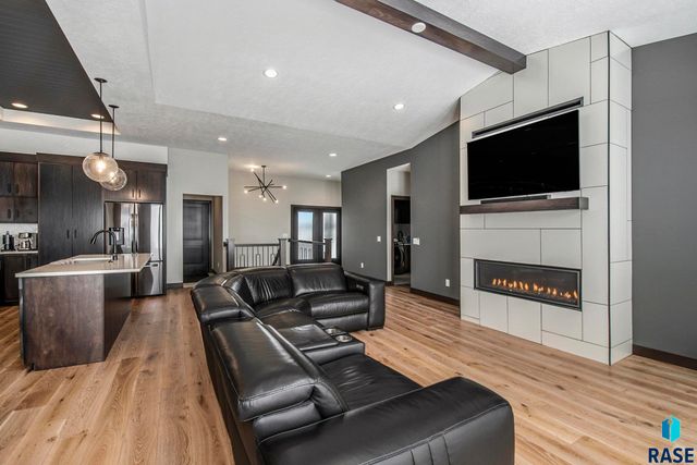 8209 E Ladyslipper Cir Circle, Sioux Falls, SD 57110