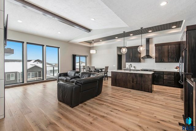 8209 E Ladyslipper Cir Circle, Sioux Falls, SD 57110
