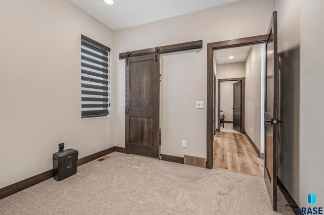 8209 E Ladyslipper Cir Circle, Sioux Falls, SD 57110