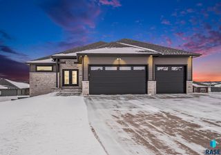 8209 E Ladyslipper Cir Circle, Sioux Falls, SD 57110