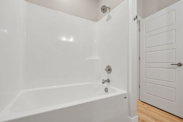 4 FRANK Court, Le Claire, IA 52753