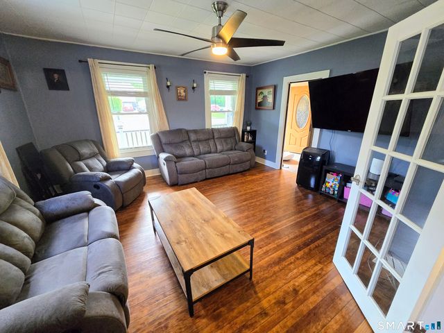 599 Vauxhall St Extension, Waterford, CT 06385