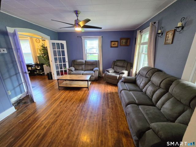 599 Vauxhall St Extension, Waterford, CT 06385