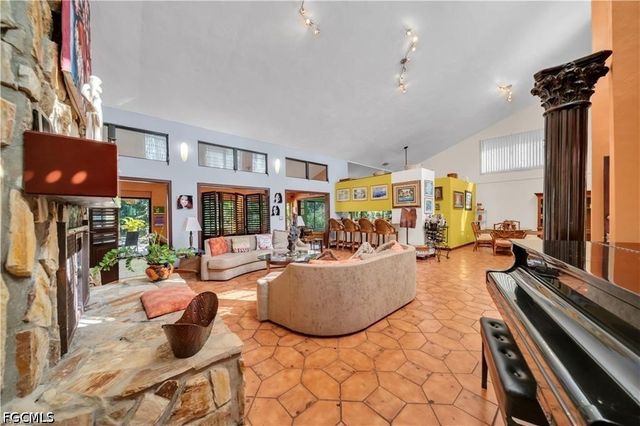 184 W Mariana AVE, North Fort Myers, FL 33903