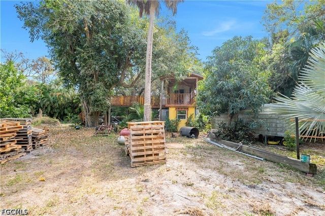 184 W Mariana AVE, North Fort Myers, FL 33903