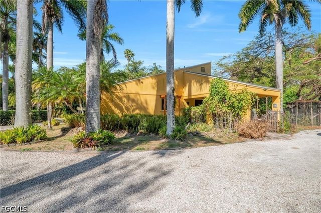 184 W Mariana AVE, North Fort Myers, FL 33903