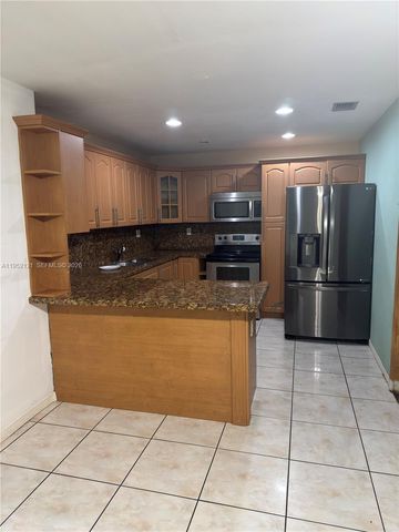 530 SW 101st Ct, Miami, FL 33174