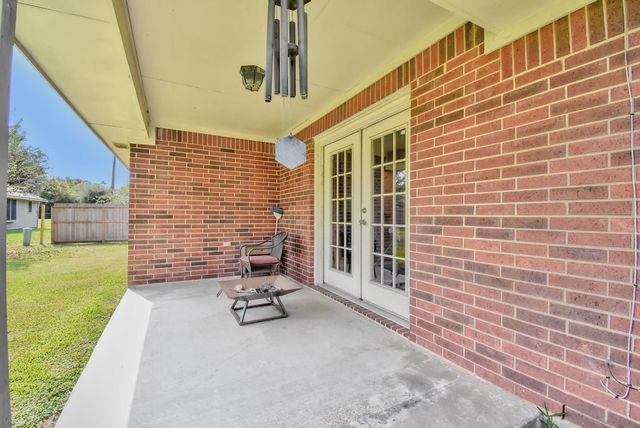 1144 Thomas Drive, Angleton, TX 77515