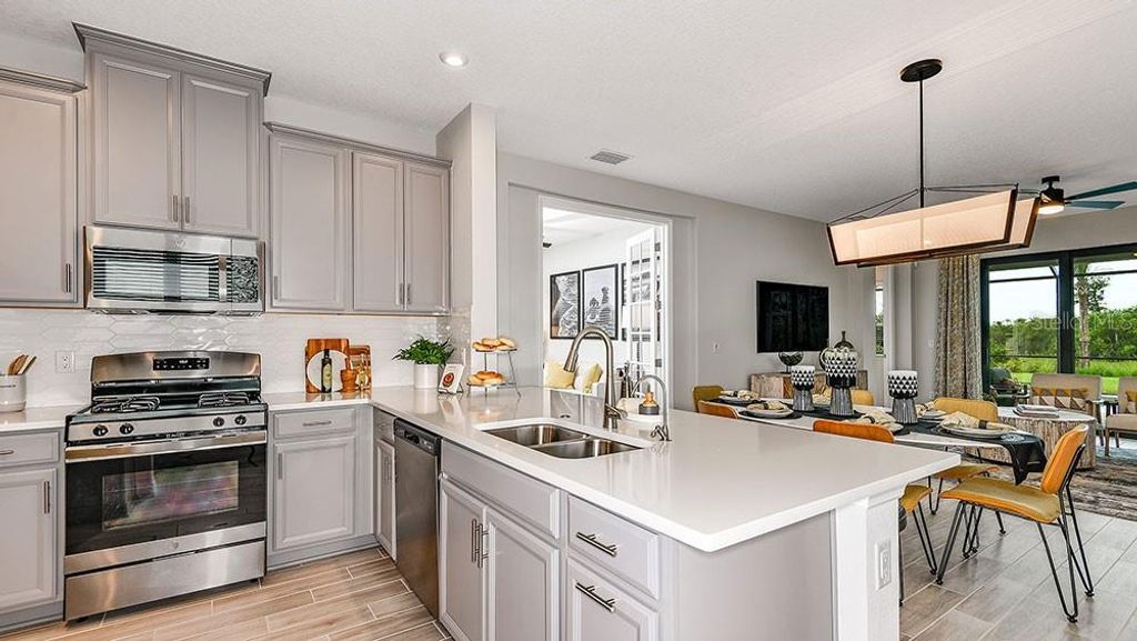 Image 26 of property listing at 8616 SNOWFALL STREET, Sarasota, FL 34241