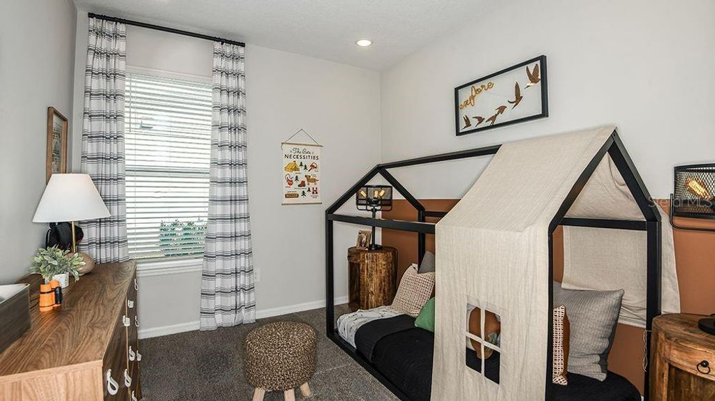 Image 8 of property listing at 8616 SNOWFALL STREET, Sarasota, FL 34241