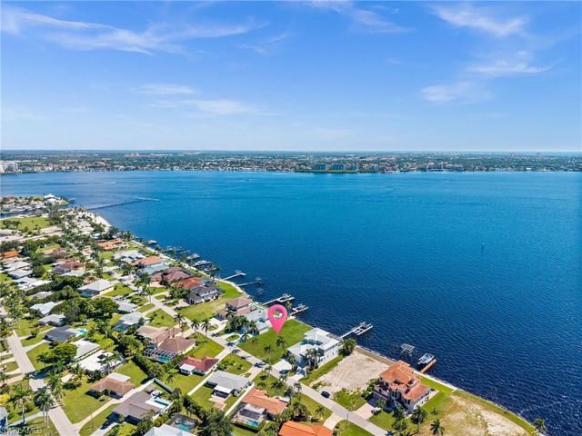 1020 Dolphin DR, Cape Coral, FL 33904