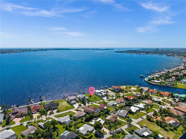 1020 Dolphin DR, Cape Coral, FL 33904