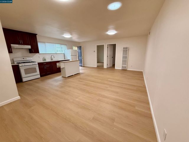 2100 94Th Ave, Oakland, CA 94603