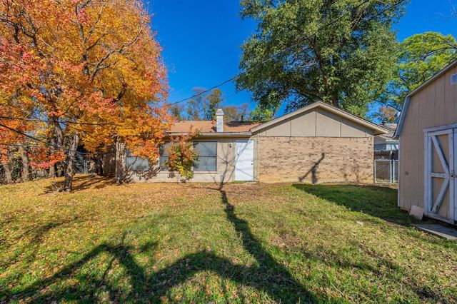 7424 Monterrey Drive, Fort Worth, TX 76112