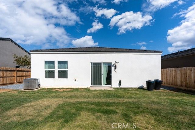 1020 Wayfarer, Madera, CA 93636