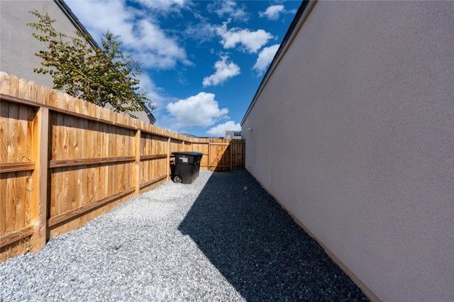 1020 Wayfarer, Madera, CA 93636