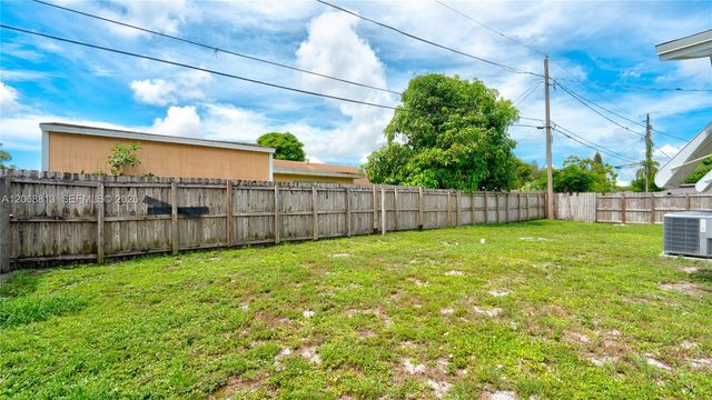 3344 Plaza Place, Lake Worth, FL 33462