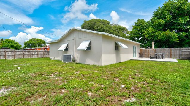 3344 Plaza Place, Lake Worth, FL 33462