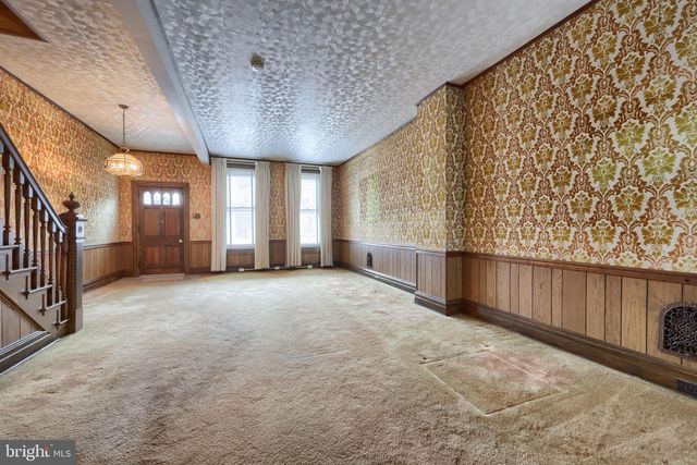 745 WALNUT ST, Columbia, PA 17512