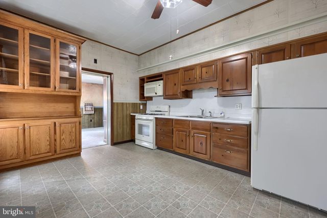 745 WALNUT ST, Columbia, PA 17512