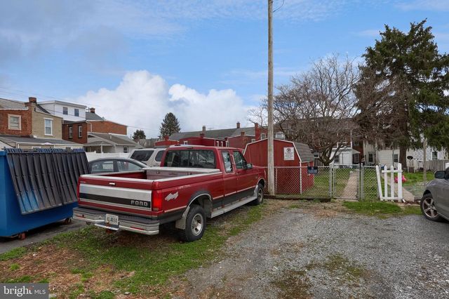 745 WALNUT ST, Columbia, PA 17512