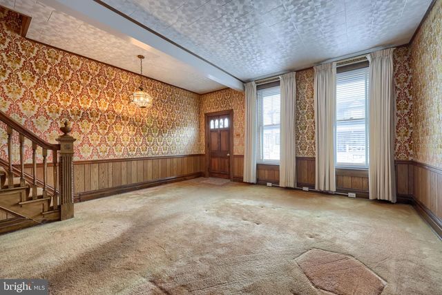 745 WALNUT ST, Columbia, PA 17512