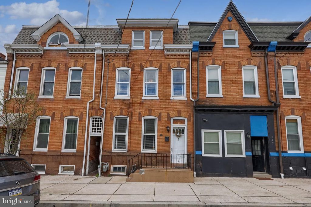 745 WALNUT ST, Columbia, PA 17512