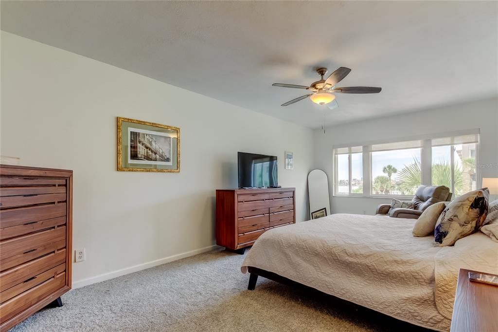 Image 17 of property listing at 100 BLUFF VIEW DRIVE 208A, Belleair Bluffs, FL 33770