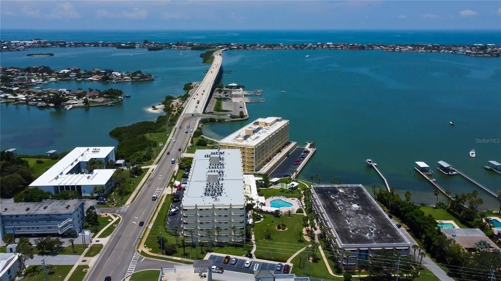 Image 2 of property listing at 100 BLUFF VIEW DRIVE 208A, Belleair Bluffs, FL 33770