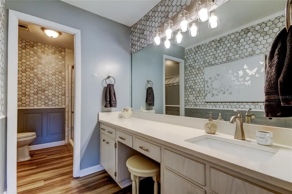 Image 21 of property listing at 100 BLUFF VIEW DRIVE 208A, Belleair Bluffs, FL 33770