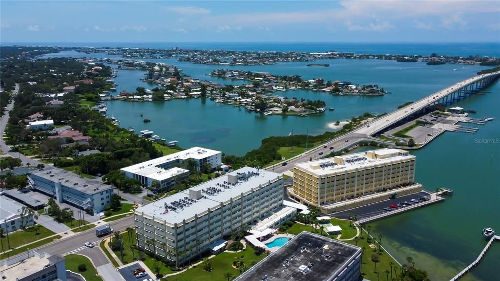 Image 30 of property listing at 100 BLUFF VIEW DRIVE 208A, Belleair Bluffs, FL 33770