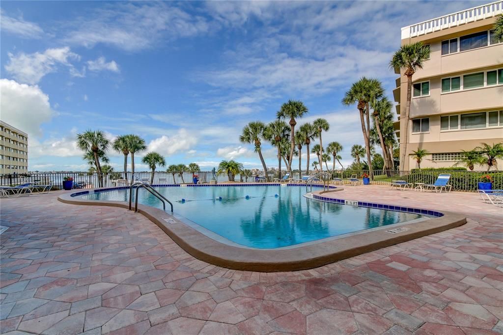 Image 32 of property listing at 100 BLUFF VIEW DRIVE 208A, Belleair Bluffs, FL 33770